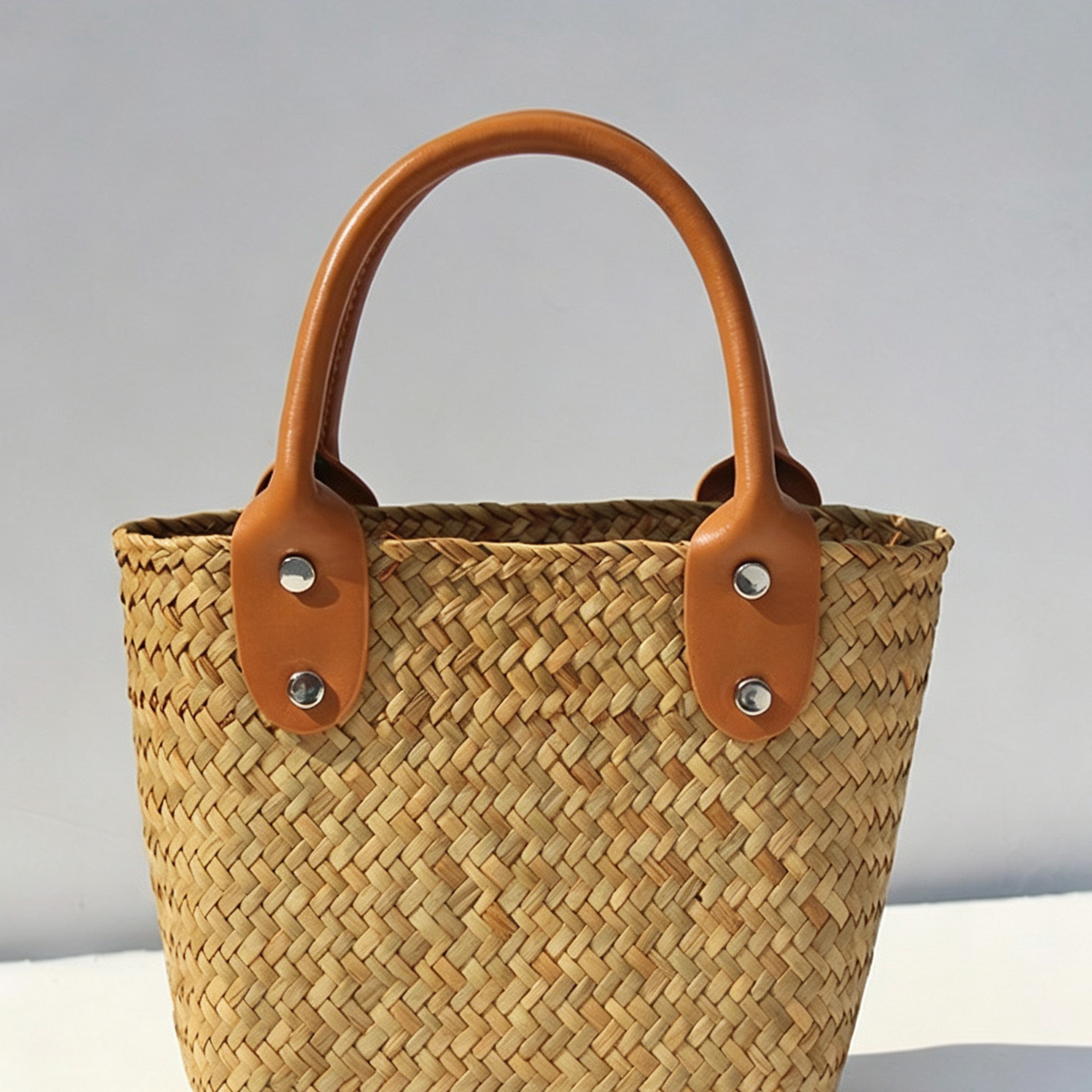 Mini Woven Straw Square Bag – Structured Handmade Style Purse with Natural Grass Texture