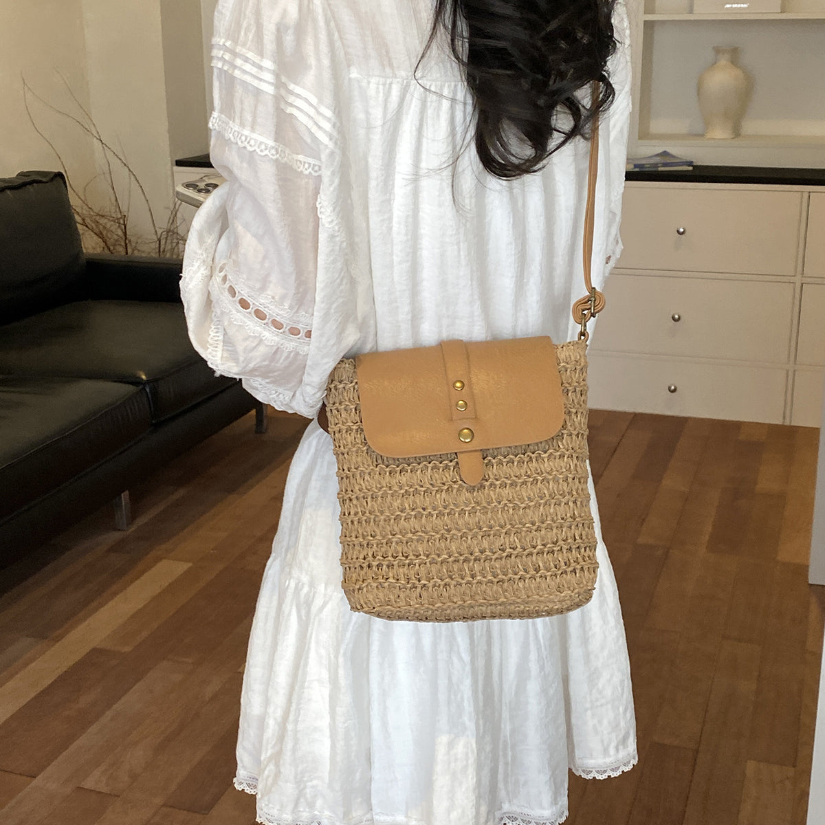 Woven Straw Mini Square Bag – Flap Closure Handbag with Polyester Lining for Summer Style