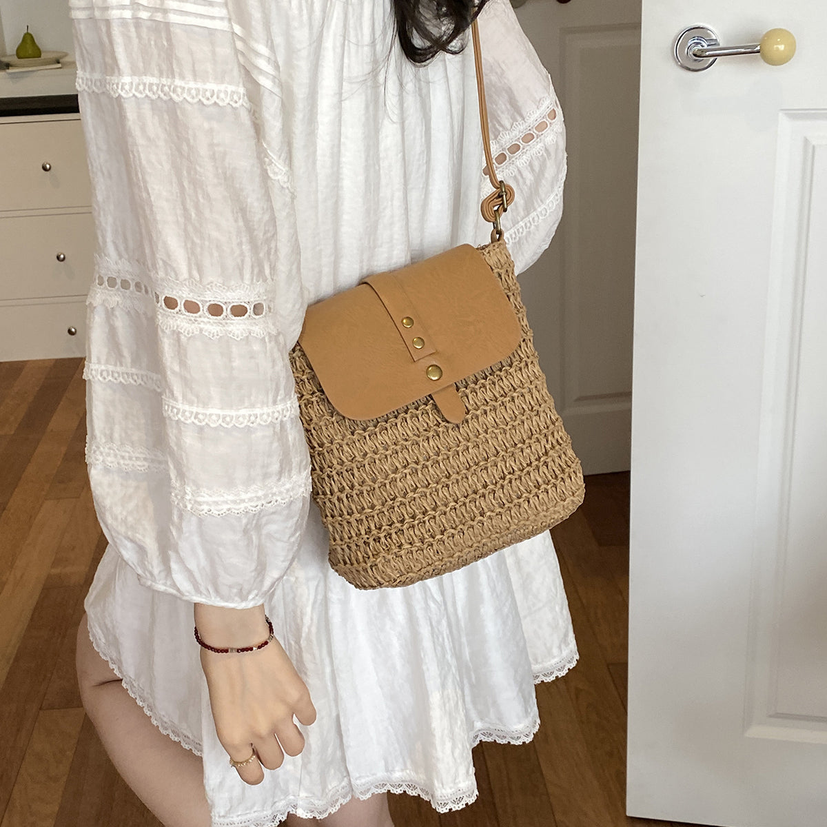 Woven Straw Mini Square Bag – Flap Closure Handbag with Polyester Lining for Summer Style