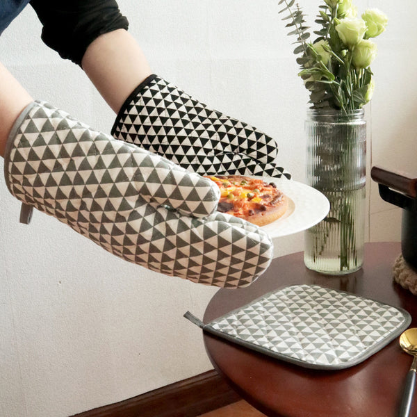 Thick Heat Resistant Oven Mitt & Pot Holder Set for Baking, Microwave & Kitchen Use