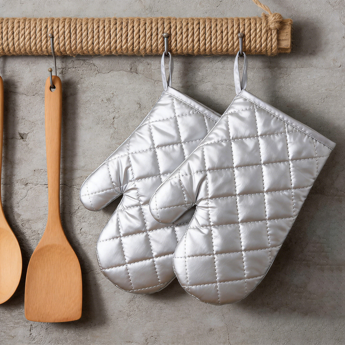 Silver Heat-Resistant Oven Mitt, Thickened Microwave & Baking Glove