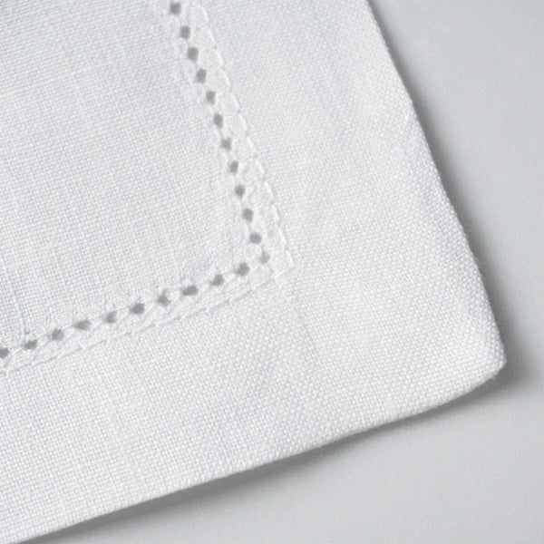 Bee Embroidered Linen Napkin – Decorative Table Linen for Dining & Entertaining