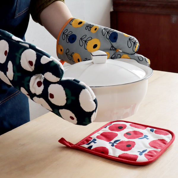 Quilted Heat-Resistant Kitchen Mitts for Baking, Oven Cooking, Microwave Use and Hot Pot Handling