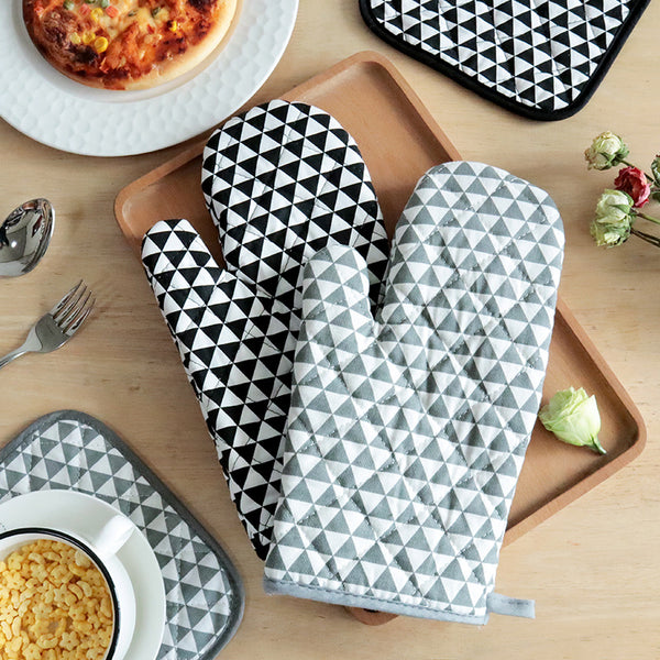 Thick Heat Resistant Oven Mitt & Pot Holder Set for Baking, Microwave & Kitchen Use