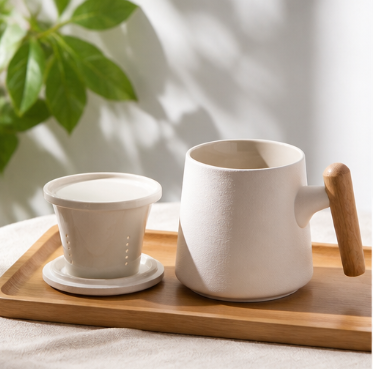Wooden Handle Ceramic Mug – Rustic Stoneware Tea Cup with Infuser Lid for Loose Leaf Tea & Coffee
