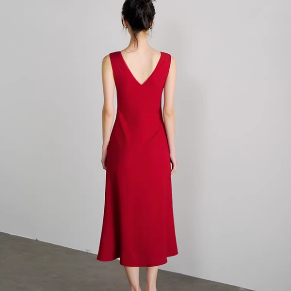 Scarlet Hourglass V-Neck Gown